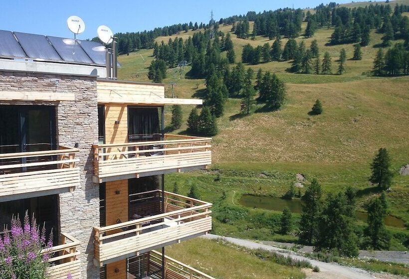 هتل Névalhaia Le Chalet