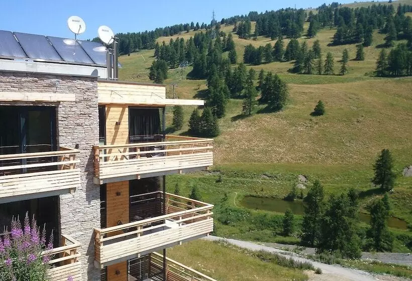 هتل Névalhaia Le Chalet