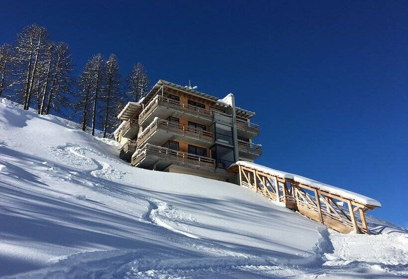 هتل Névalhaia Le Chalet