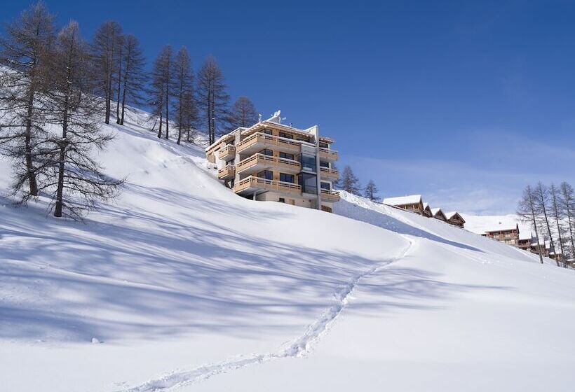 هتل Névalhaia Le Chalet