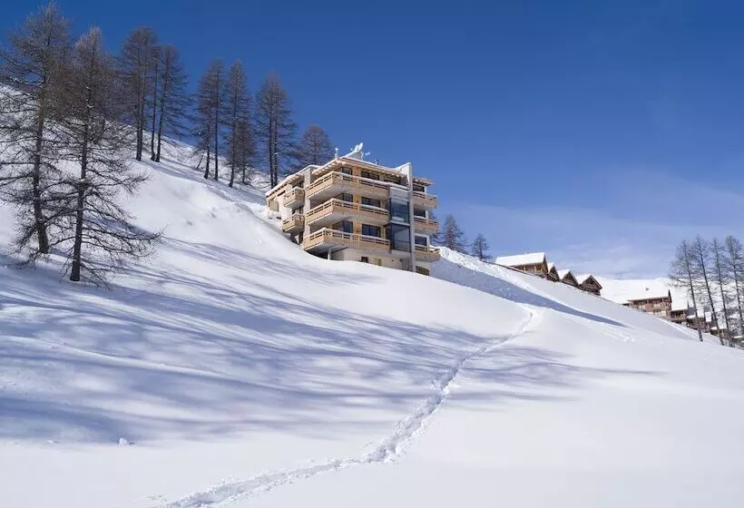 هتل Névalhaia Le Chalet