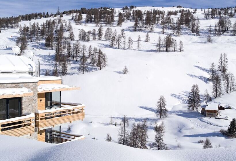 هتل Névalhaia Le Chalet