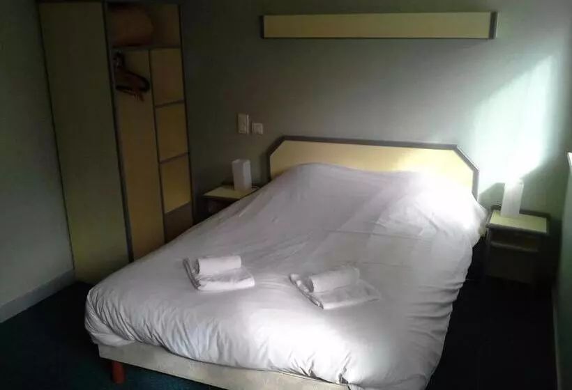 Hotel Set A Table