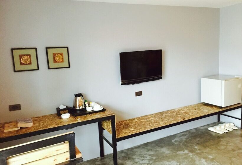 Otel The Hip Resort @ Phi Phi