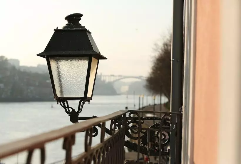 هتل 1872 River House By Olivia