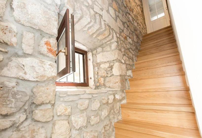 Отель Apartments Santa Maria