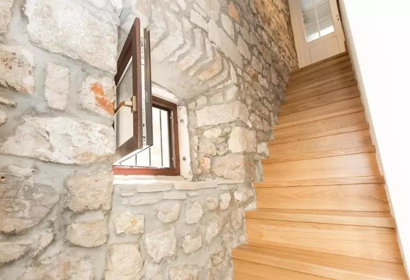 هتل Apartments Santa Maria