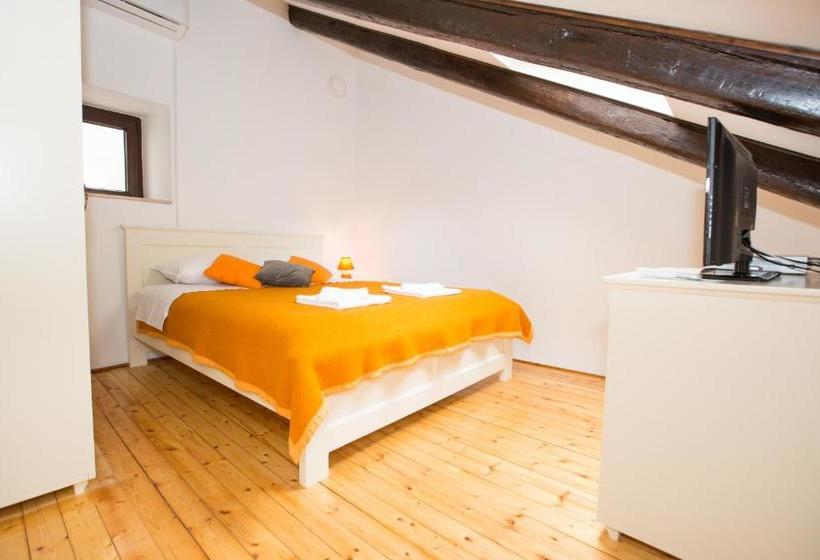 Отель Apartments Santa Maria