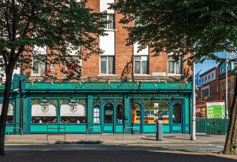 בית מלון כפרי Kingfisher Townhouse