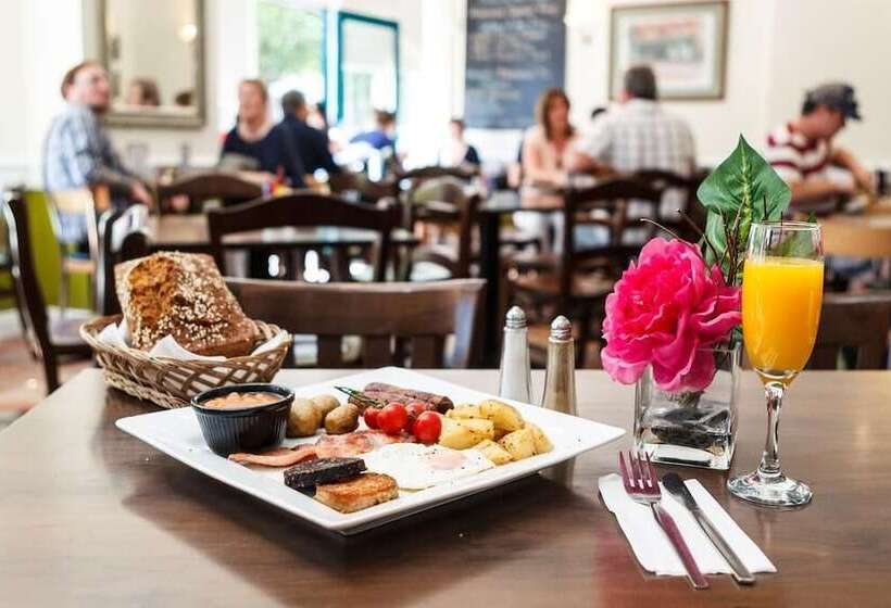 בית מלון כפרי Kingfisher Townhouse