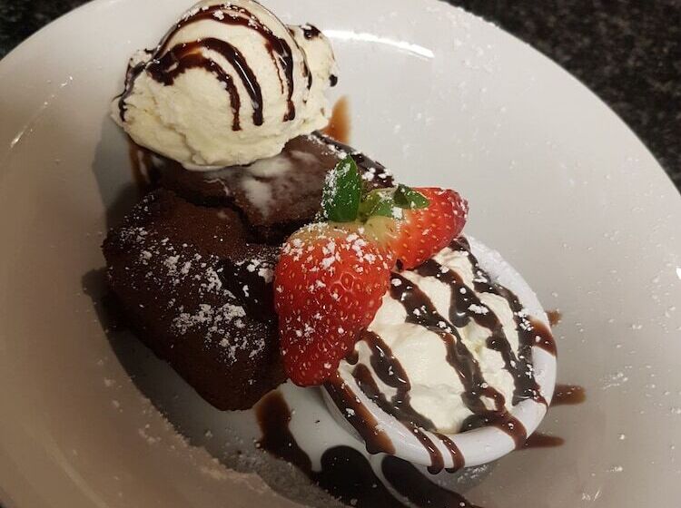 בית מלון כפרי Kingfisher Townhouse