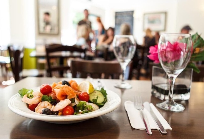 בית מלון כפרי Kingfisher Townhouse