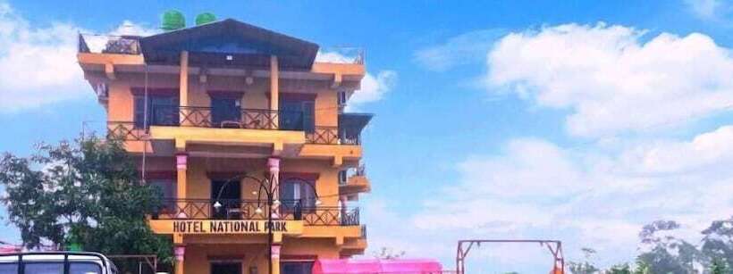 هتل National Park Sauraha  Homely Stay And Peaceful Location With Jungle Safari Arrangements