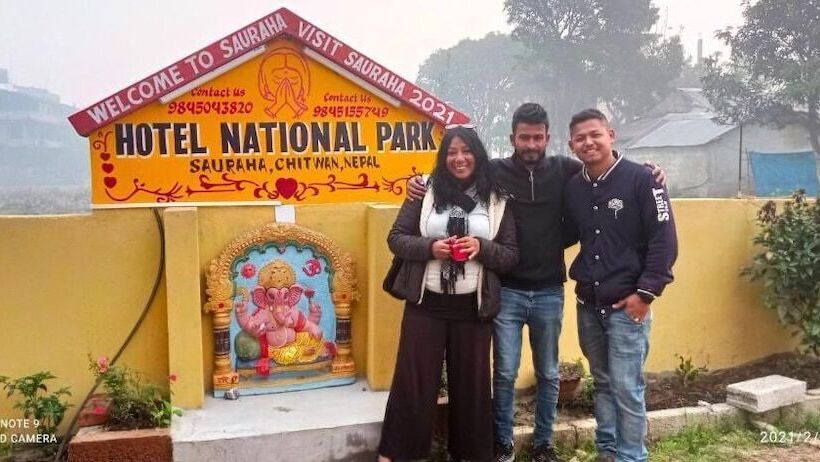 هتل National Park Sauraha  Homely Stay And Peaceful Location With Jungle Safari Arrangements