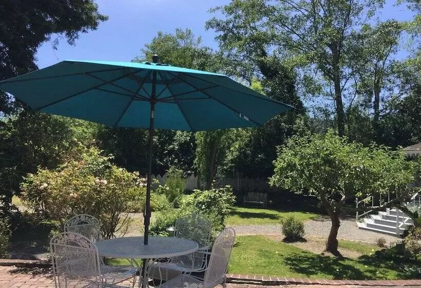Hotelli Shaw House Inn