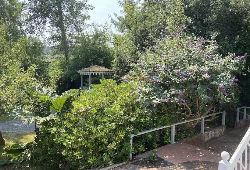 Hotelli Shaw House Inn