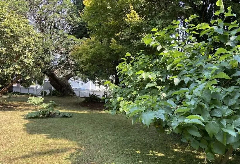 Hotelli Shaw House Inn