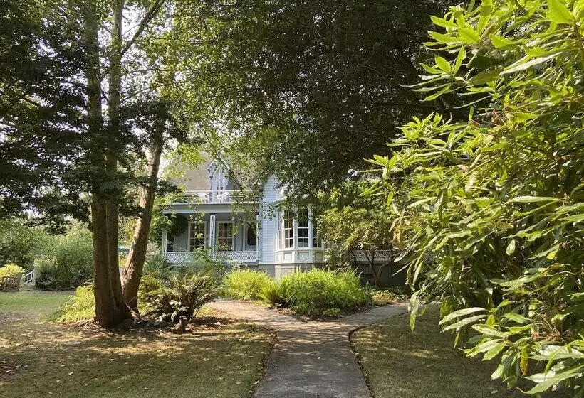 Hotelli Shaw House Inn