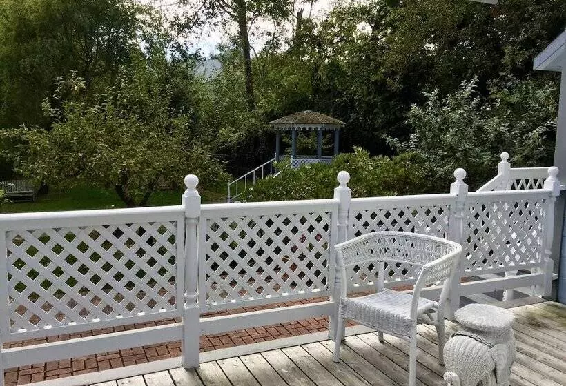 Hotelli Shaw House Inn