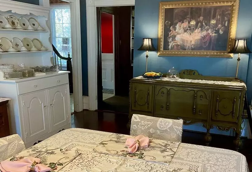 Hotelli Shaw House Inn