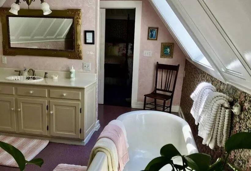 Hotelli Shaw House Inn
