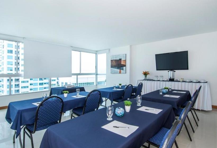 ホテル Travelers Orange Cartagena