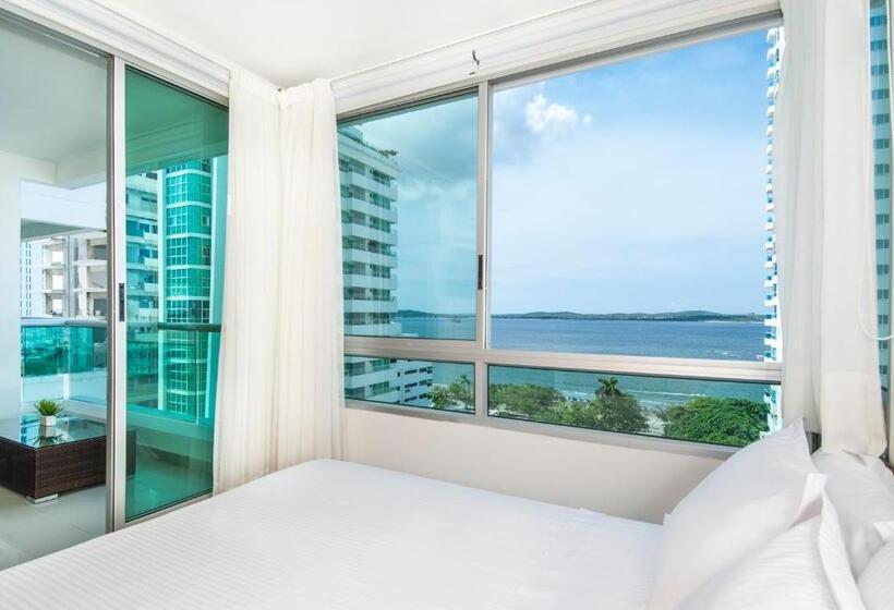 ホテル Travelers Orange Cartagena