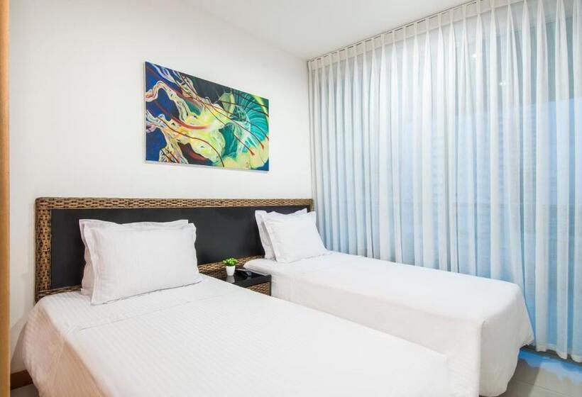 ホテル Travelers Orange Cartagena