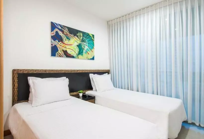 ホテル Travelers Orange Cartagena