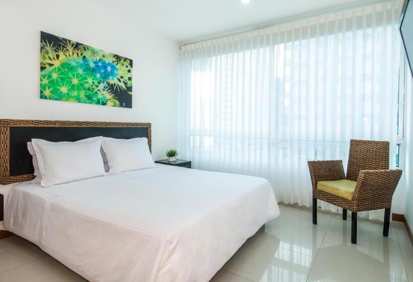 ホテル Travelers Orange Cartagena