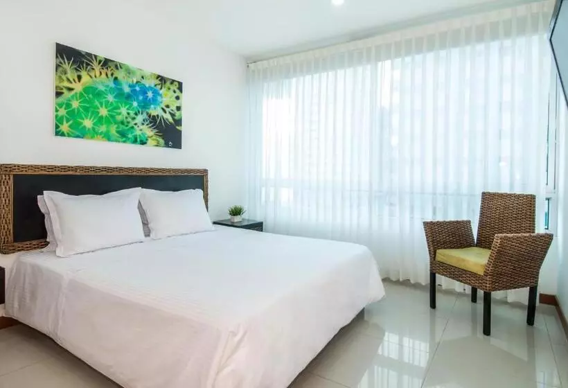 ホテル Travelers Orange Cartagena