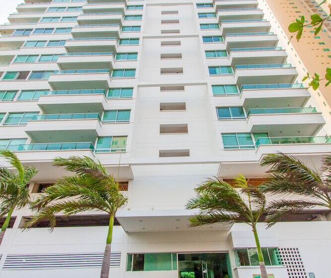 ホテル Travelers Orange Cartagena