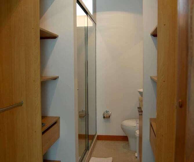 ホテル Travelers Orange Cartagena