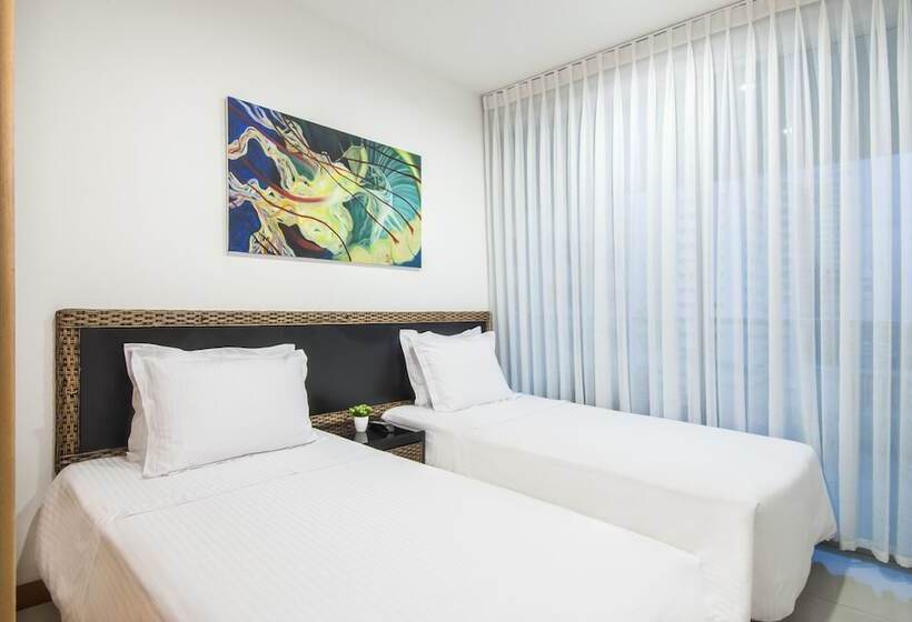 ホテル Travelers Orange Cartagena