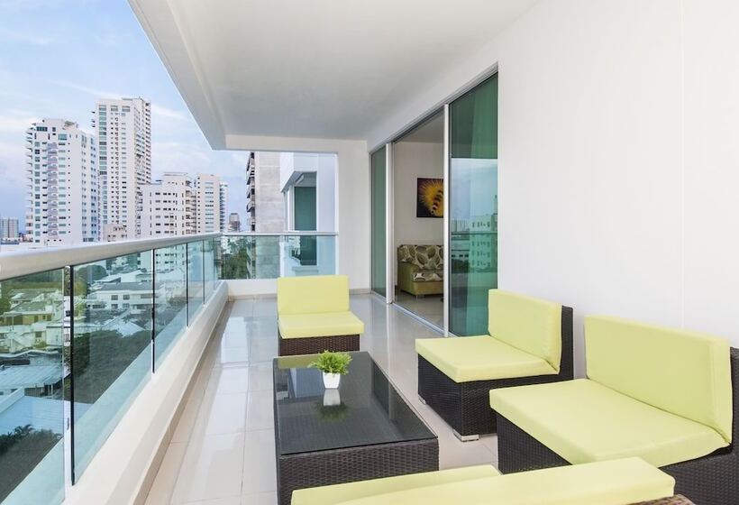 ホテル Travelers Orange Cartagena