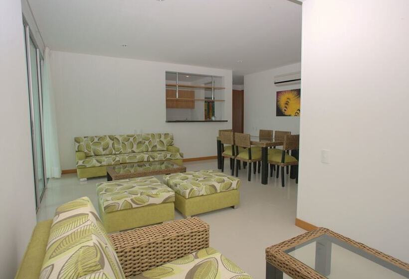 ホテル Travelers Orange Cartagena