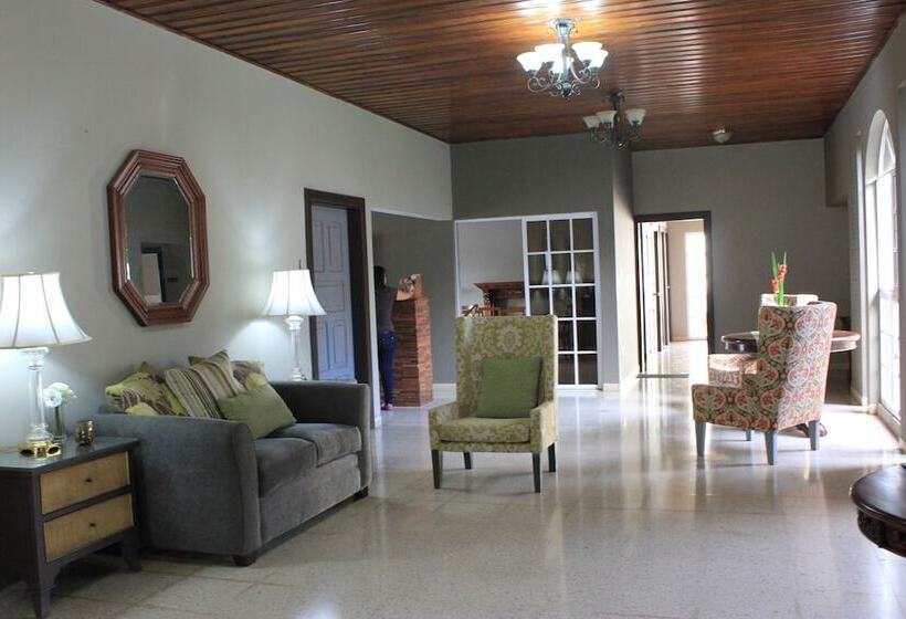 Timeless Hotel Boutique