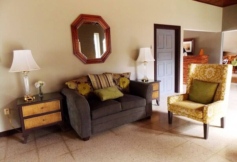 Timeless Hotel Boutique