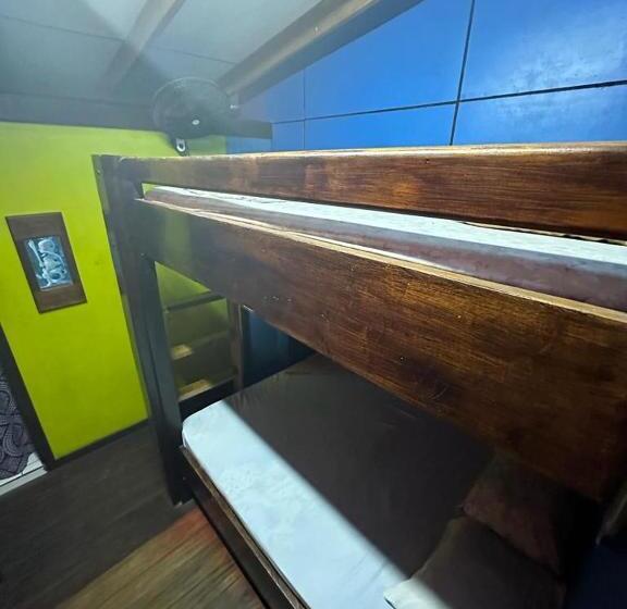 هاستل Playa Negra Brewing Beachfront