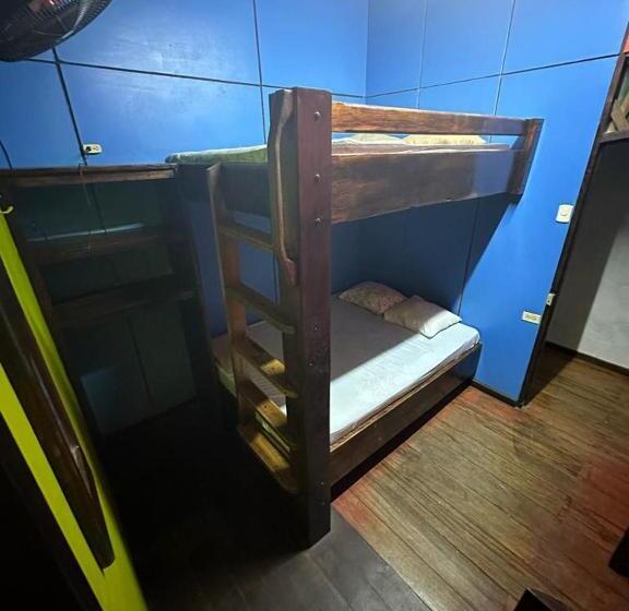 هاستل Playa Negra Brewing Beachfront