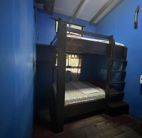 هاستل Playa Negra Brewing Beachfront