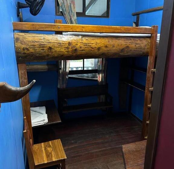 هاستل Playa Negra Brewing Beachfront