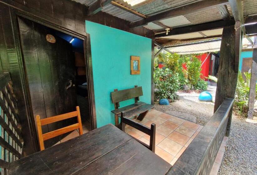 هاستل Playa Negra Brewing Beachfront