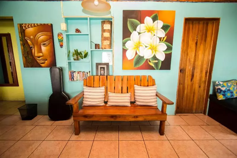 ユースホステル Pura Natura Lodge Manuel Antonio