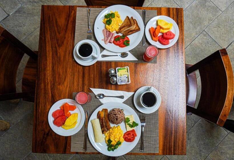 مبيت وإفطار La Fortuna Lodge By Treebu Hotels