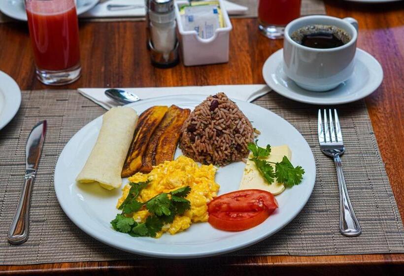 مبيت وإفطار La Fortuna Lodge By Treebu Hotels