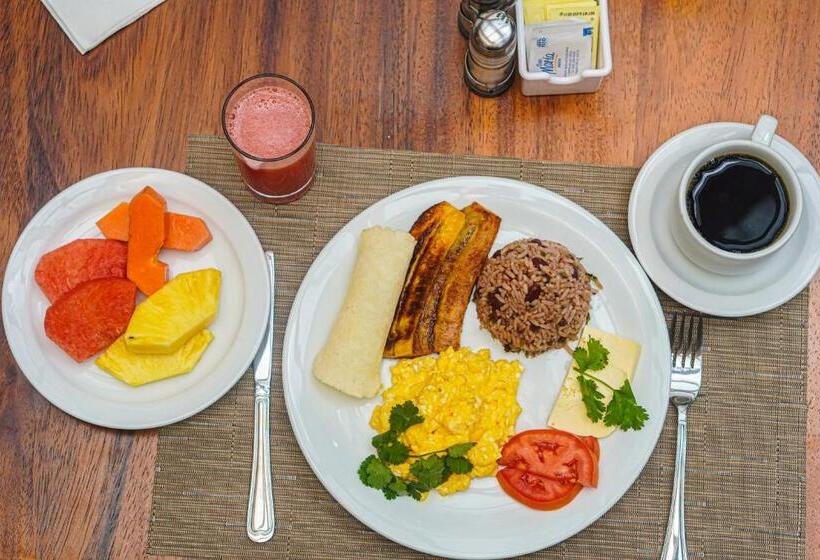 مبيت وإفطار La Fortuna Lodge By Treebu Hotels