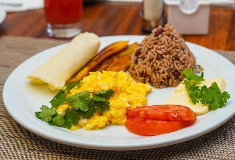 مبيت وإفطار La Fortuna Lodge By Treebu Hotels