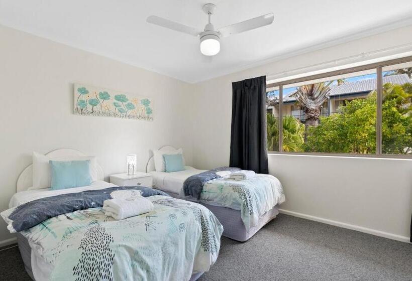 ホテル Beach Breakers Resort