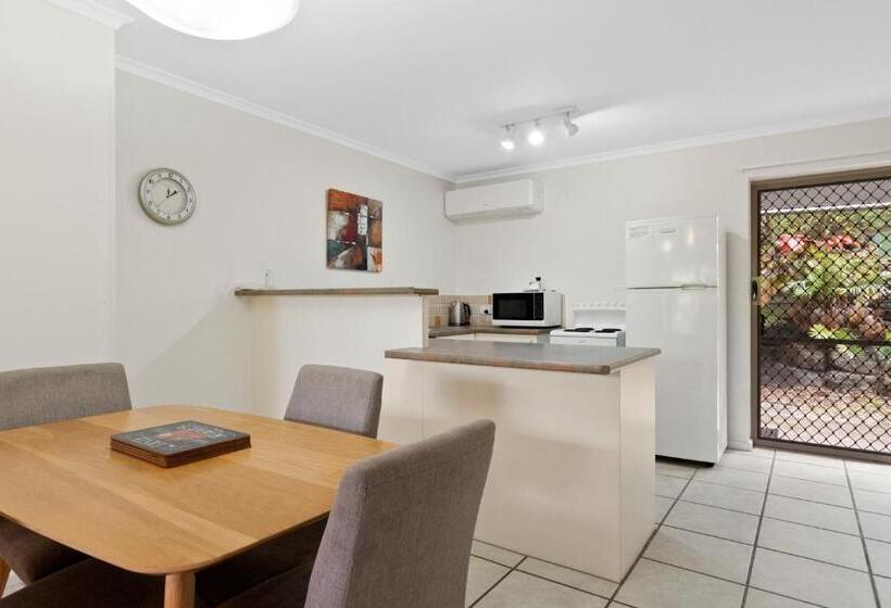 ホテル Beach Breakers Resort